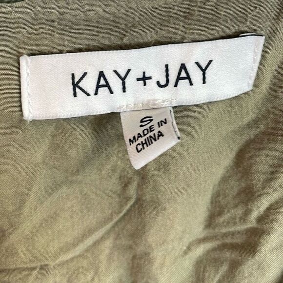 KAY + JAY  Bubble Sleeve Smocked Ruffled Cropped Blouse SZ Small Dark Green Red - Picture 5 of 7